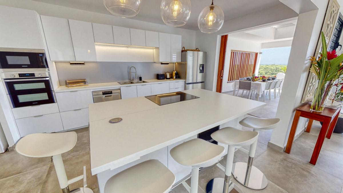 16.Location villa piscine vue mer Sainte Anne Guadeloupe.